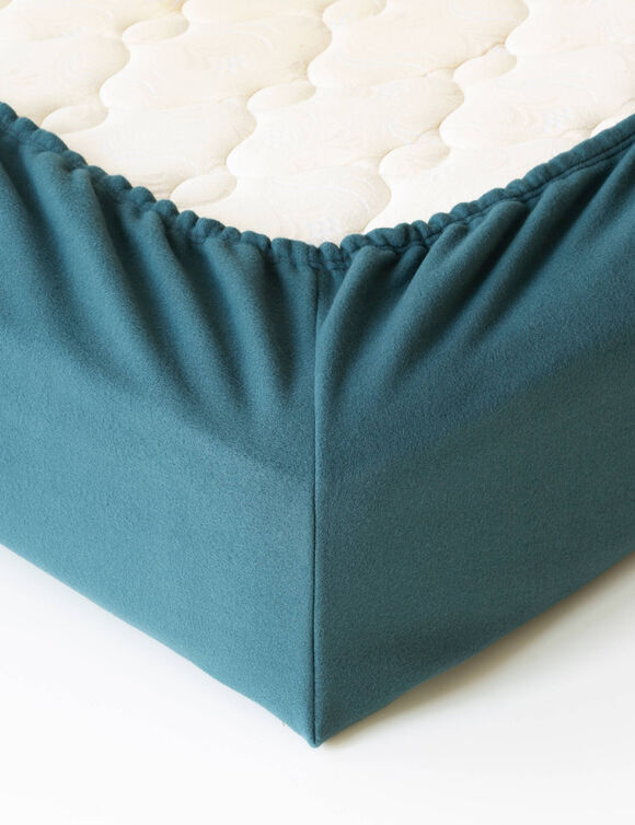 Deken in fleece in halfhoesmodel (petroleum) Deken in fleece in halfhoesmodel (petroleum)